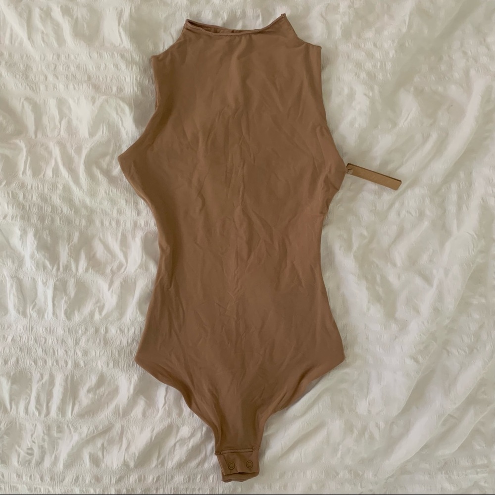 Skims Fits Everybody Sleeveless Mock Neck Bodysuit Sienna - Picture 4 of 9